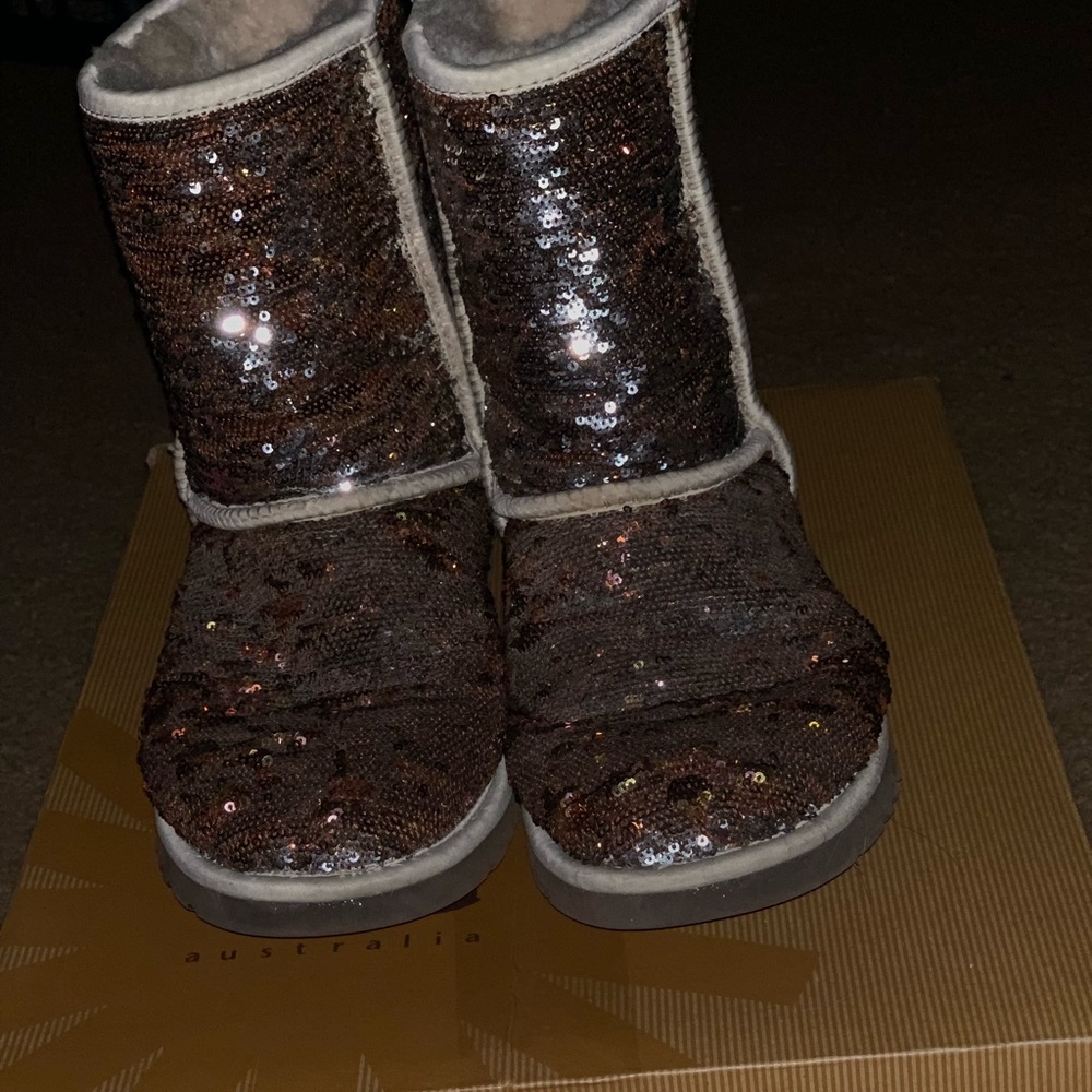 Champagne Sparkle UGG 🥂✨ size 8